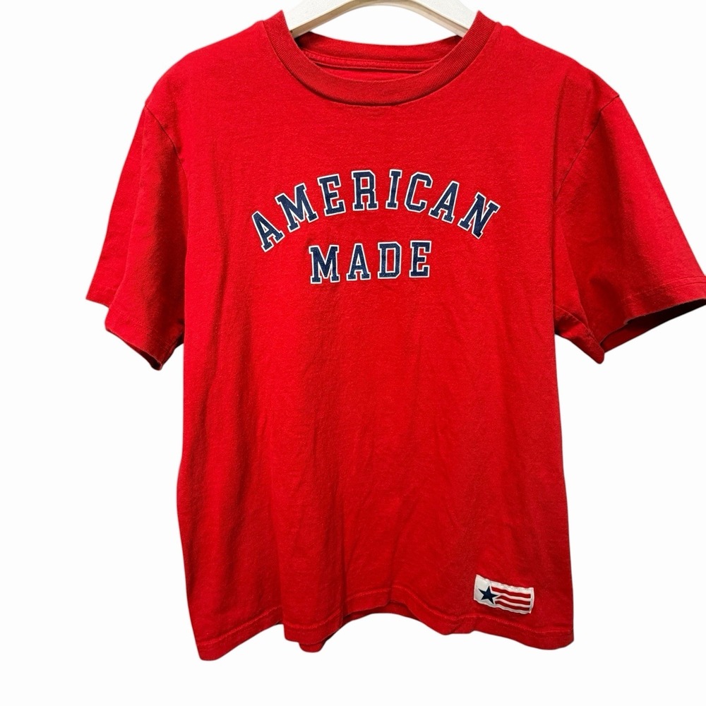 American Made‎ T-Shirt Red Graphic Tee USA Flag Patch Short Sleeve Men's Size M